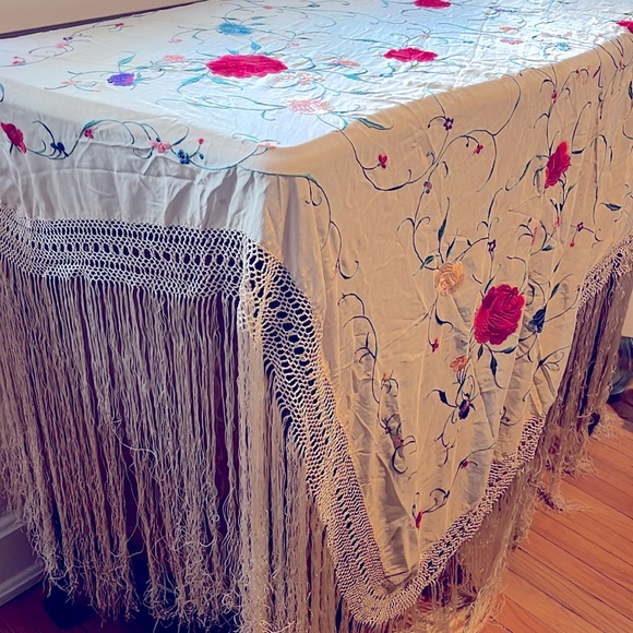 Piano Shawl Antique Silk hand embroidered fringe - Picture 1 of 10